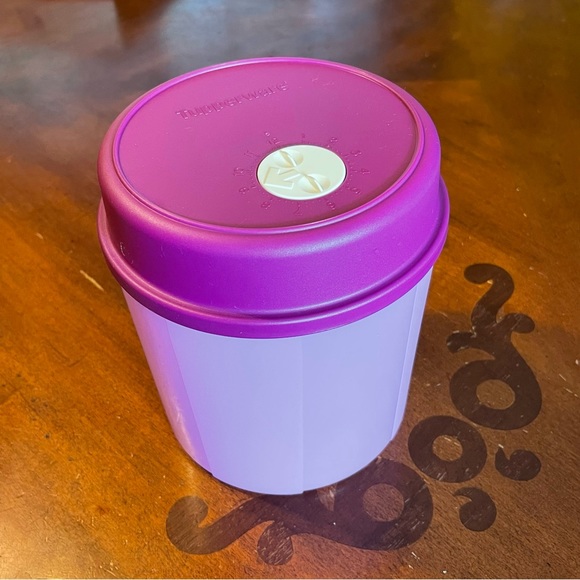 Tupperware Freezer Mates Round Container 2L - Picture 1 of 6
